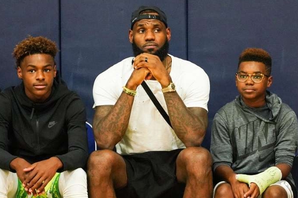 詹姆斯有幾個(gè)兒子？