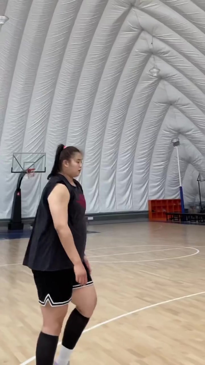 嚯，好魁梧！大寶貝劉禹彤背打你，你能頂住嗎？