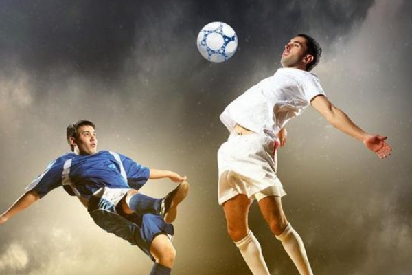 為什么足球球員的薪資都很高？