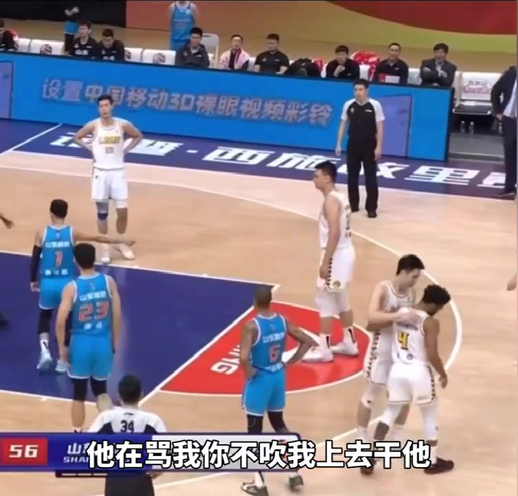 被庫(kù)克罵毛了？高詩(shī)巖對(duì)裁判說(shuō)：他再罵我你不吹，我就上去干他?。ǜ咴?shī)巖對(duì)新疆）