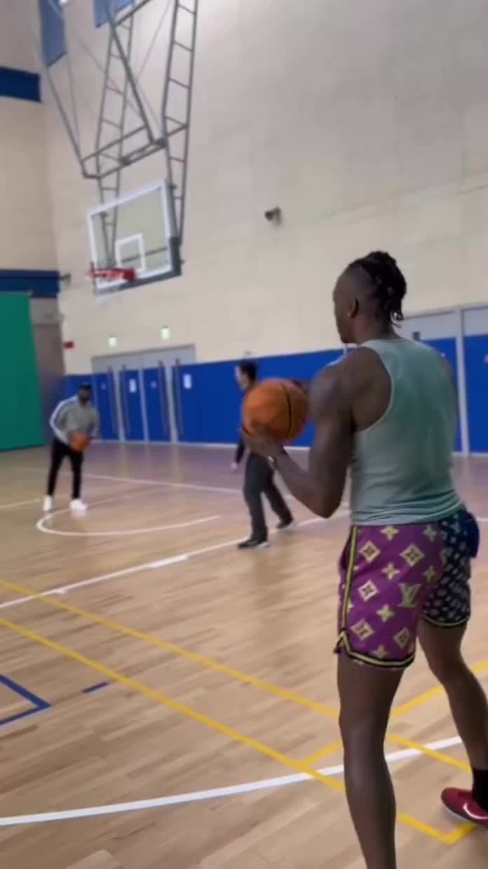 明天要復(fù)出！霍華德ins曬訓(xùn)練視頻：超人就要回歸賽場(chǎng)！（霍華德的ins賬號(hào)）