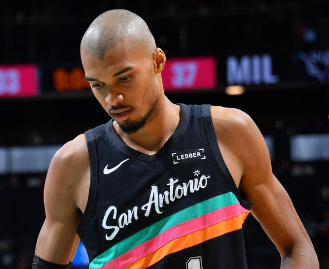 升西部第二！文班22+10受傷驚魂 馬刺最多領(lǐng)先39分大勝雄鹿