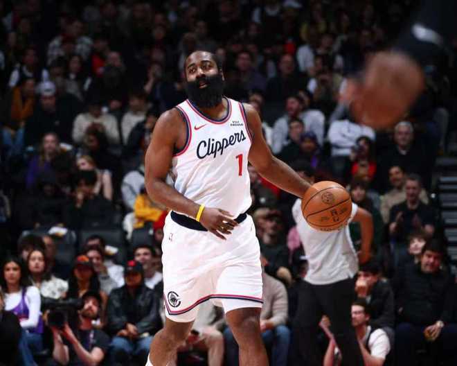 沖進前十！小卡傷?？齑訒r險勝猛龍 哈登31+10連中關(guān)鍵球